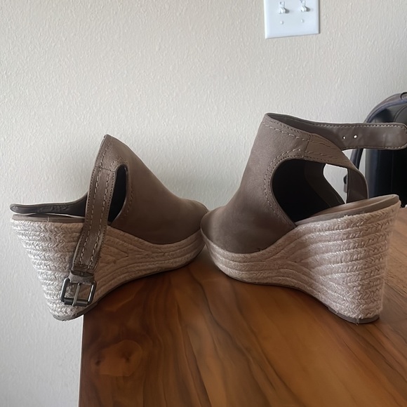 Universal thread size 8— only worn once!!! - Picture 4 of 4